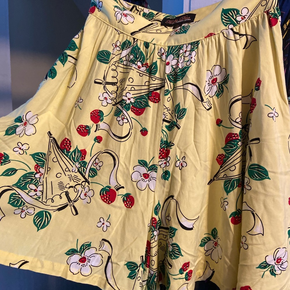 Trashy Diva Berry Chantilly Shorts Size 4